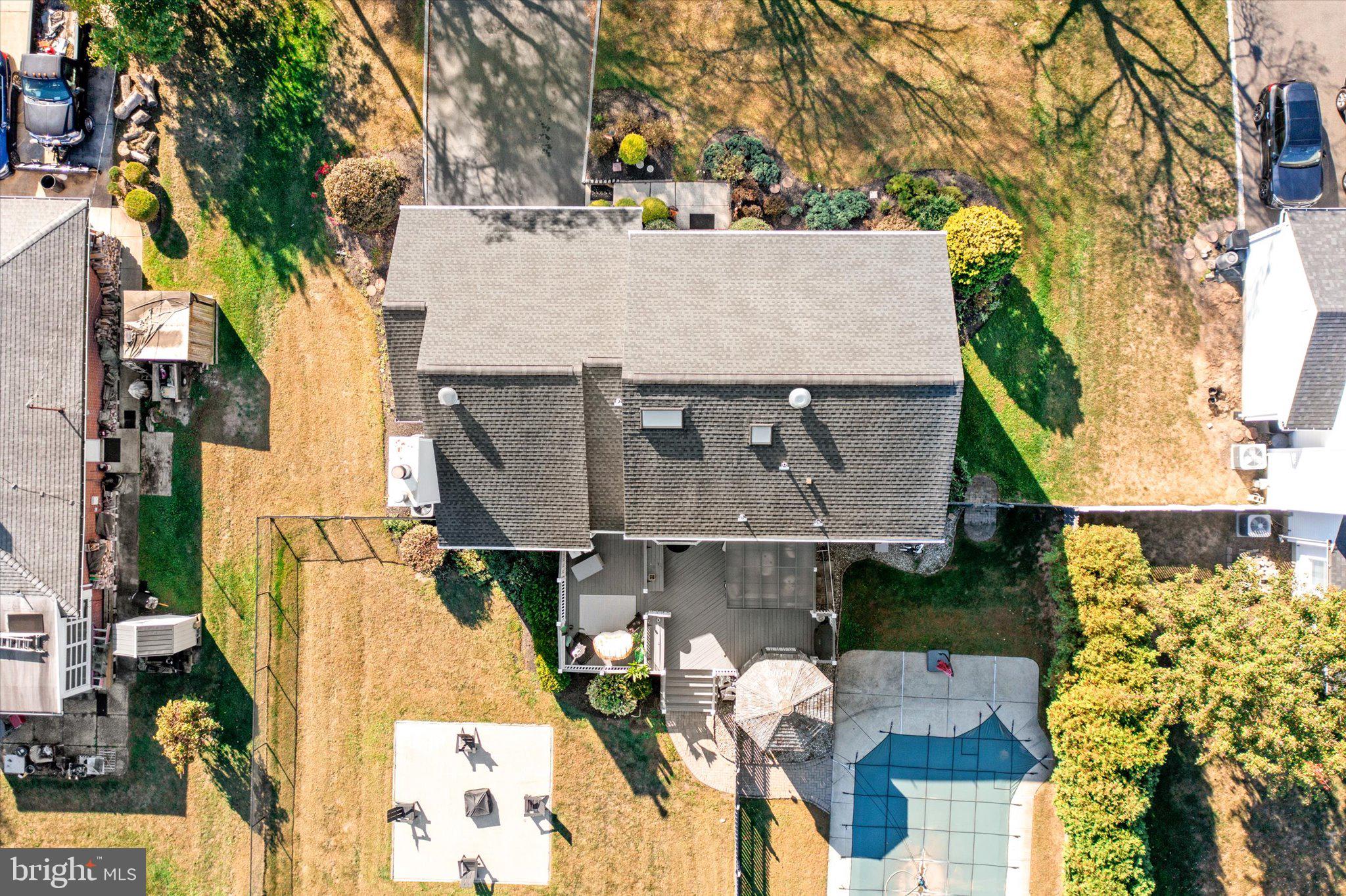 21 VILLAGE DRIVE W