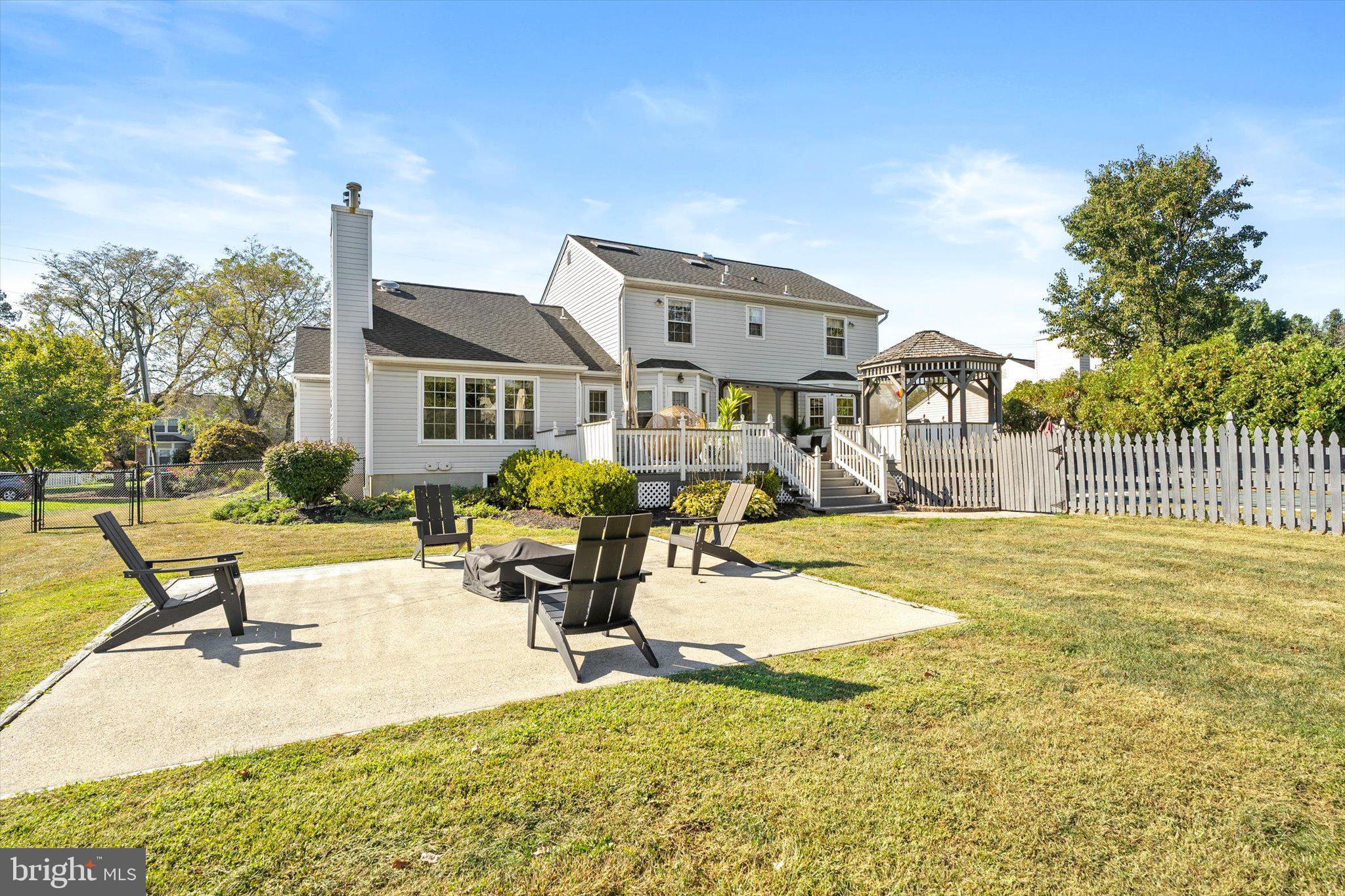 21 VILLAGE DRIVE W