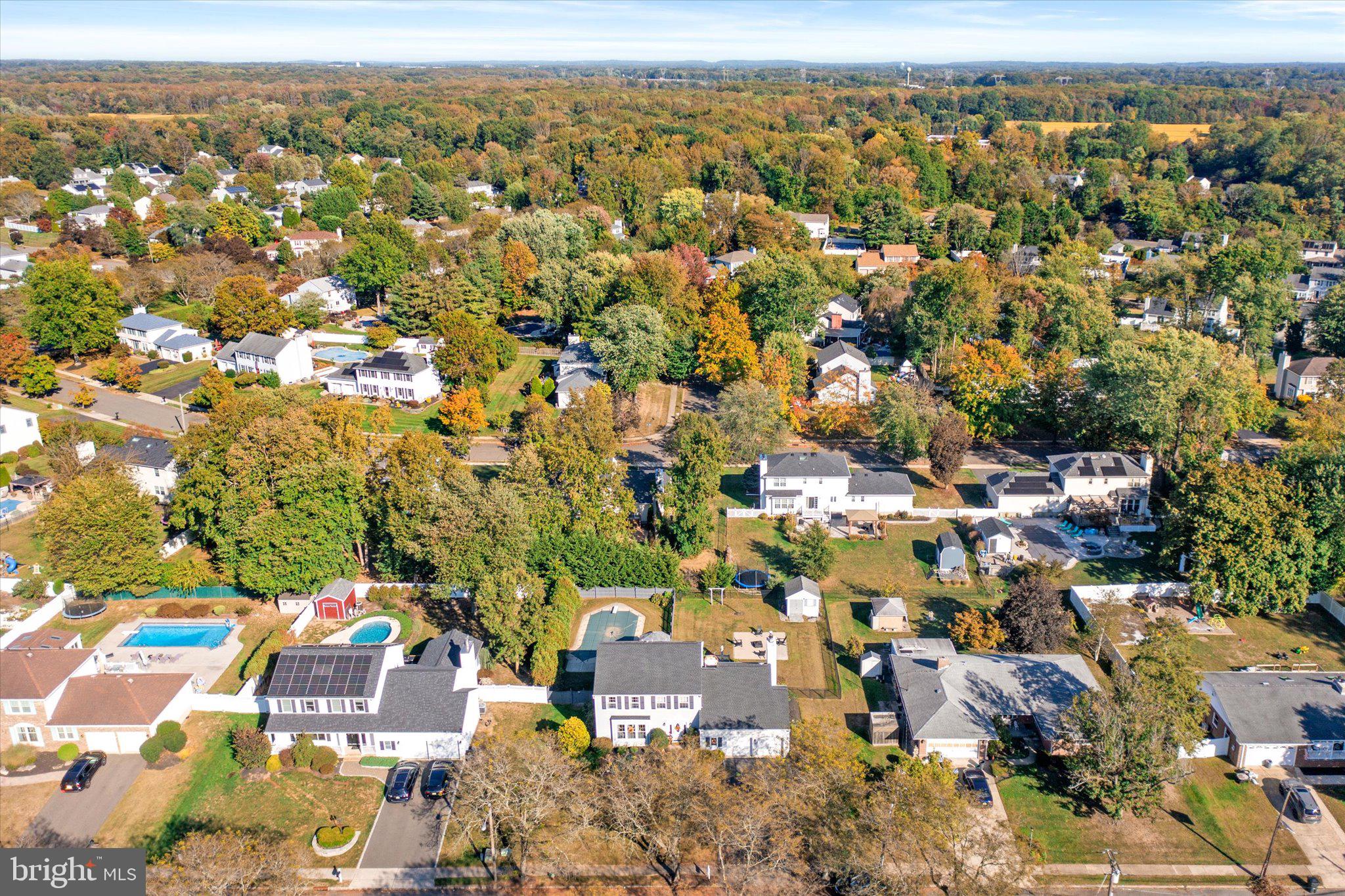 21 VILLAGE DRIVE W