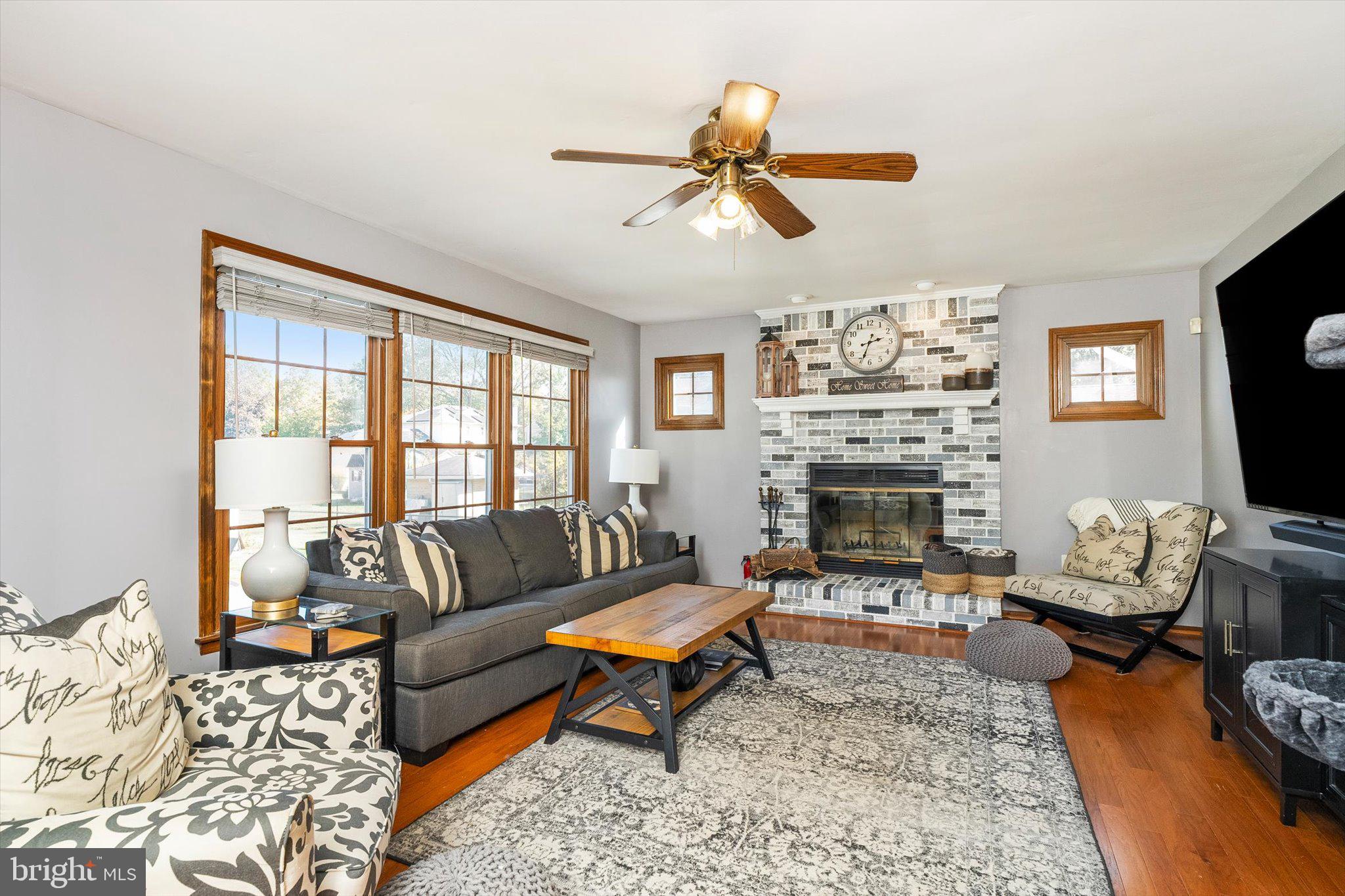 21 VILLAGE DRIVE W