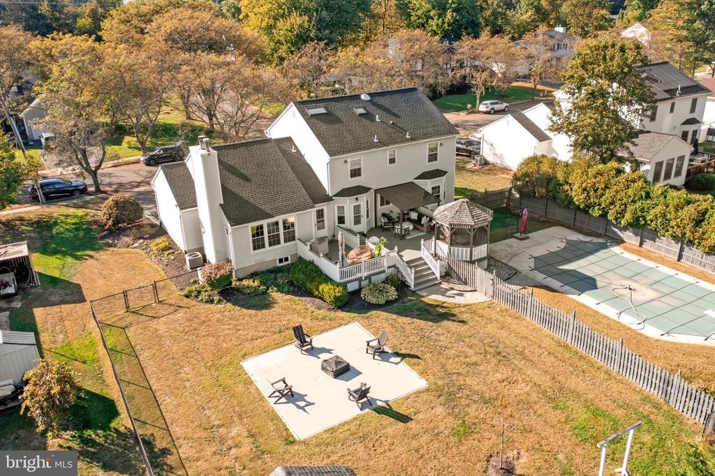 21 VILLAGE DRIVE W