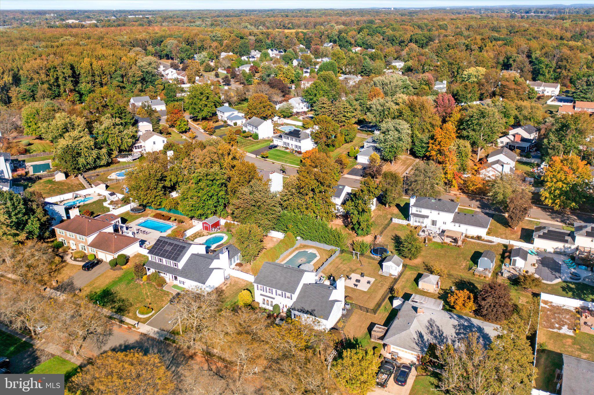 21 VILLAGE DRIVE W