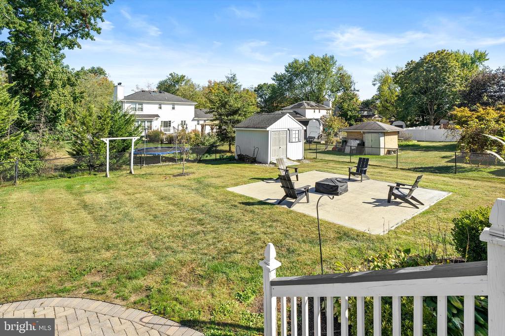 21 VILLAGE DRIVE W