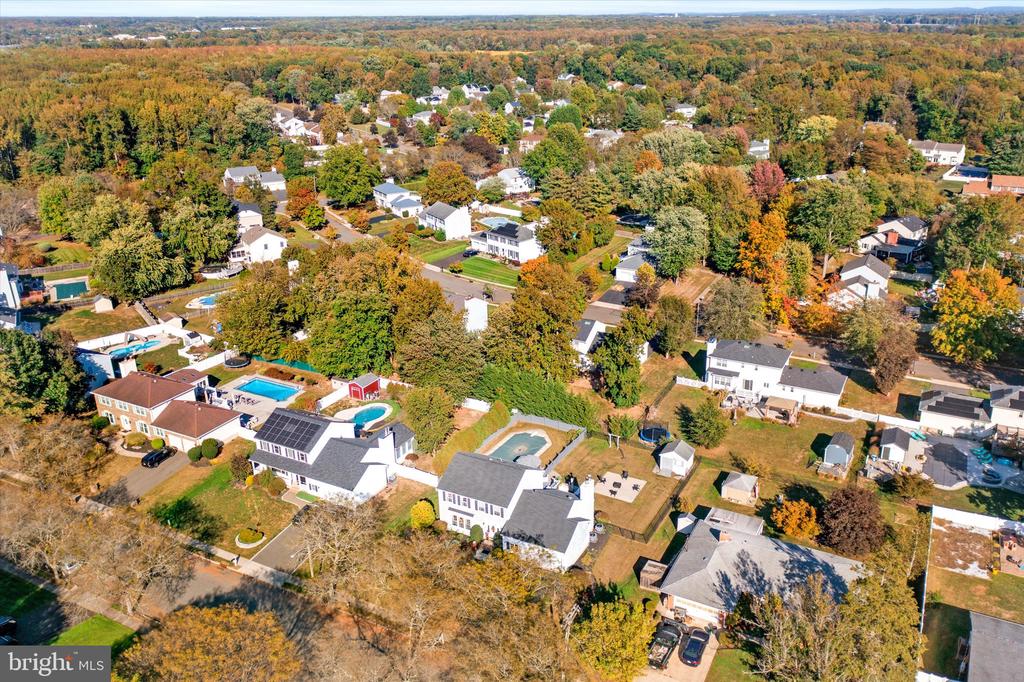 21 VILLAGE DRIVE W