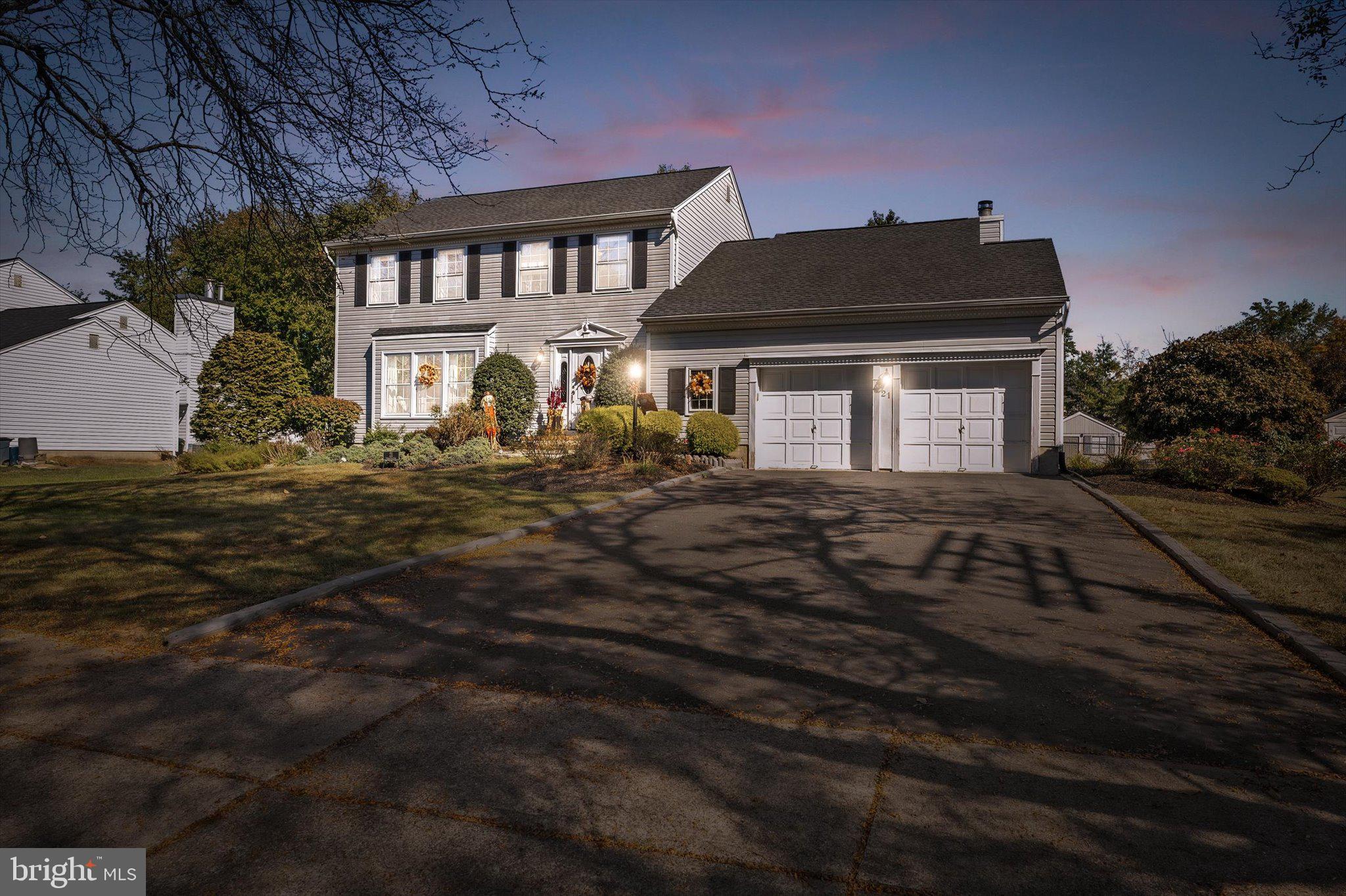 21 VILLAGE DRIVE W