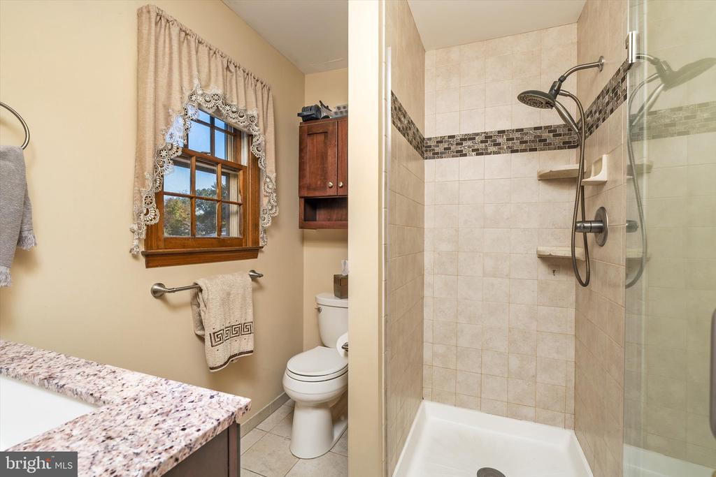 21 VILLAGE DRIVE W