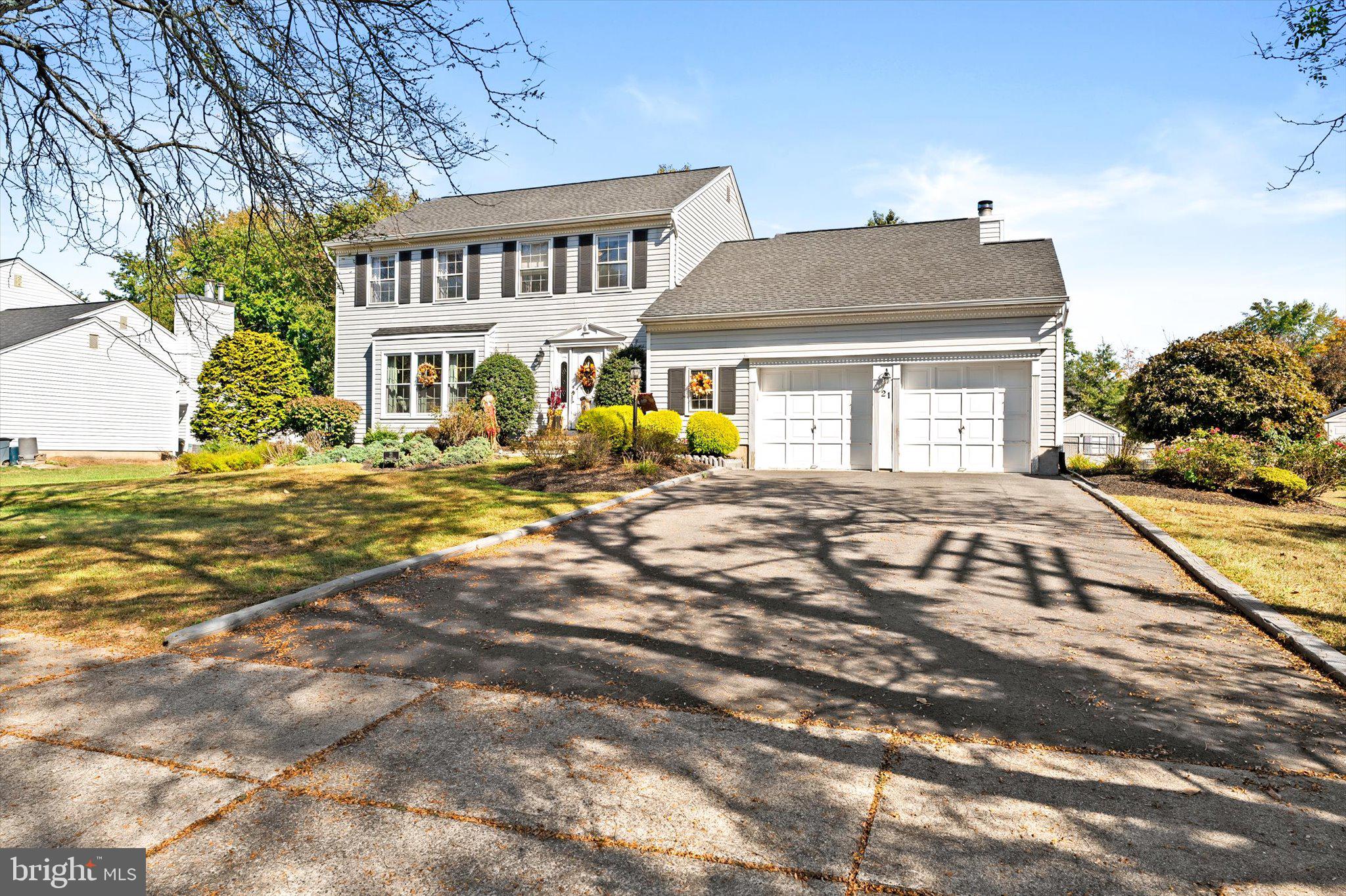 21 VILLAGE DRIVE W