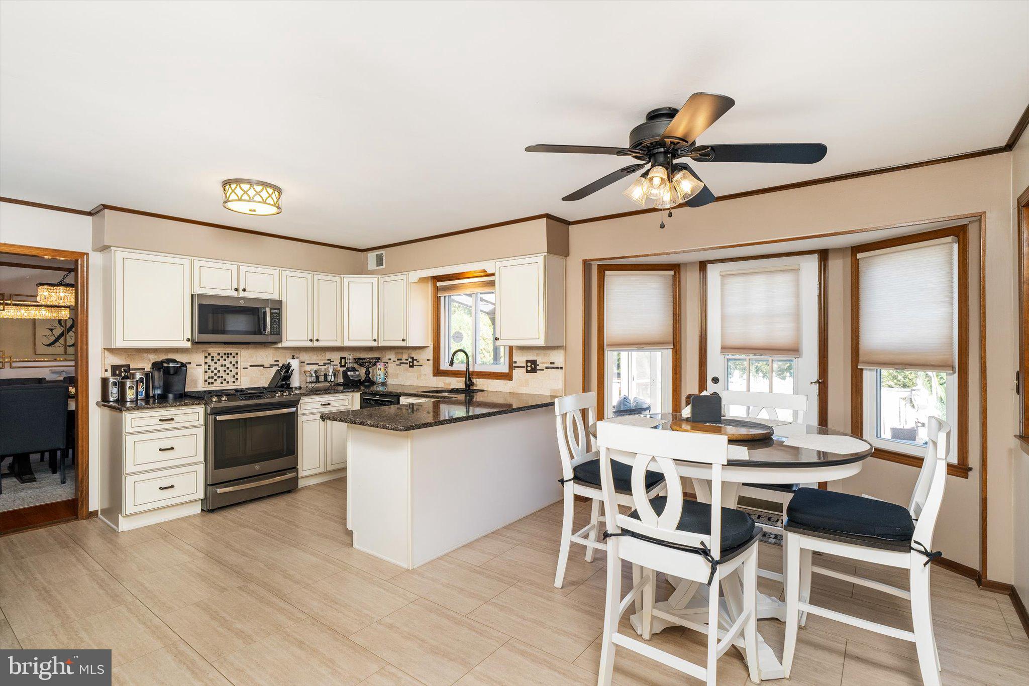 21 VILLAGE DRIVE W