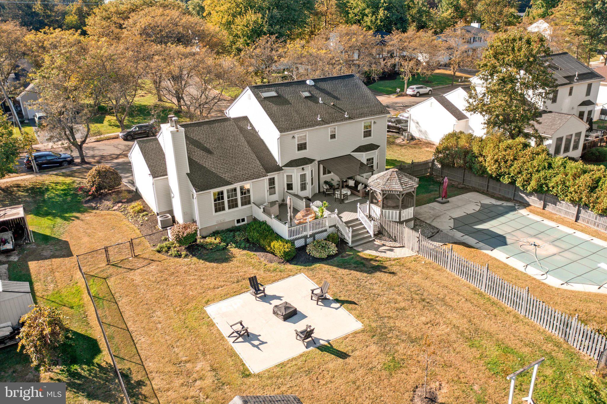 21 VILLAGE DRIVE W