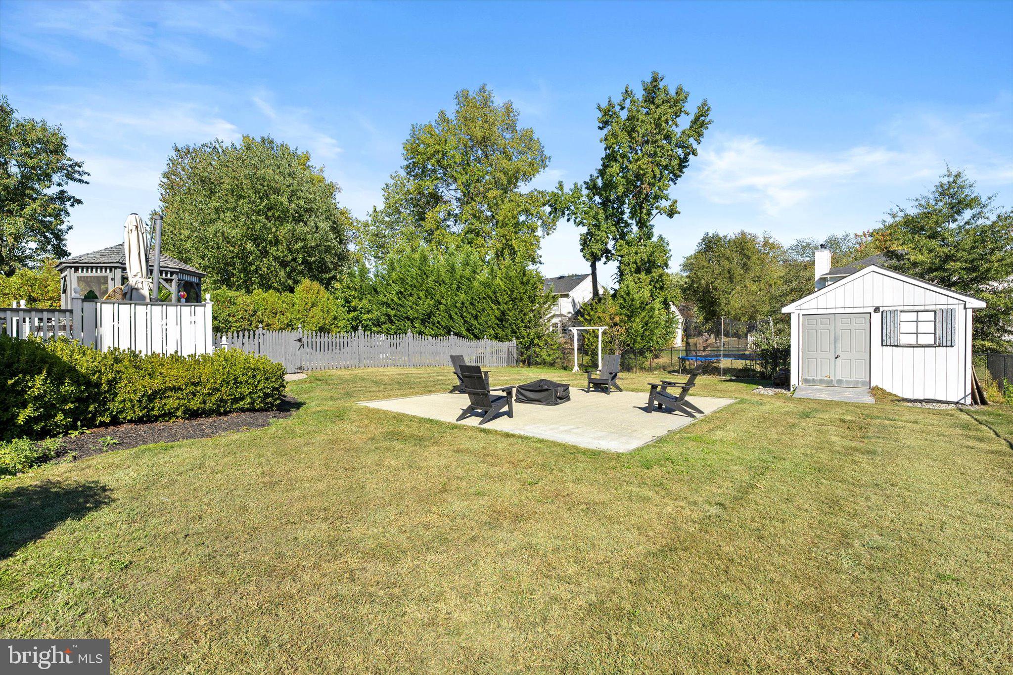 21 VILLAGE DRIVE W