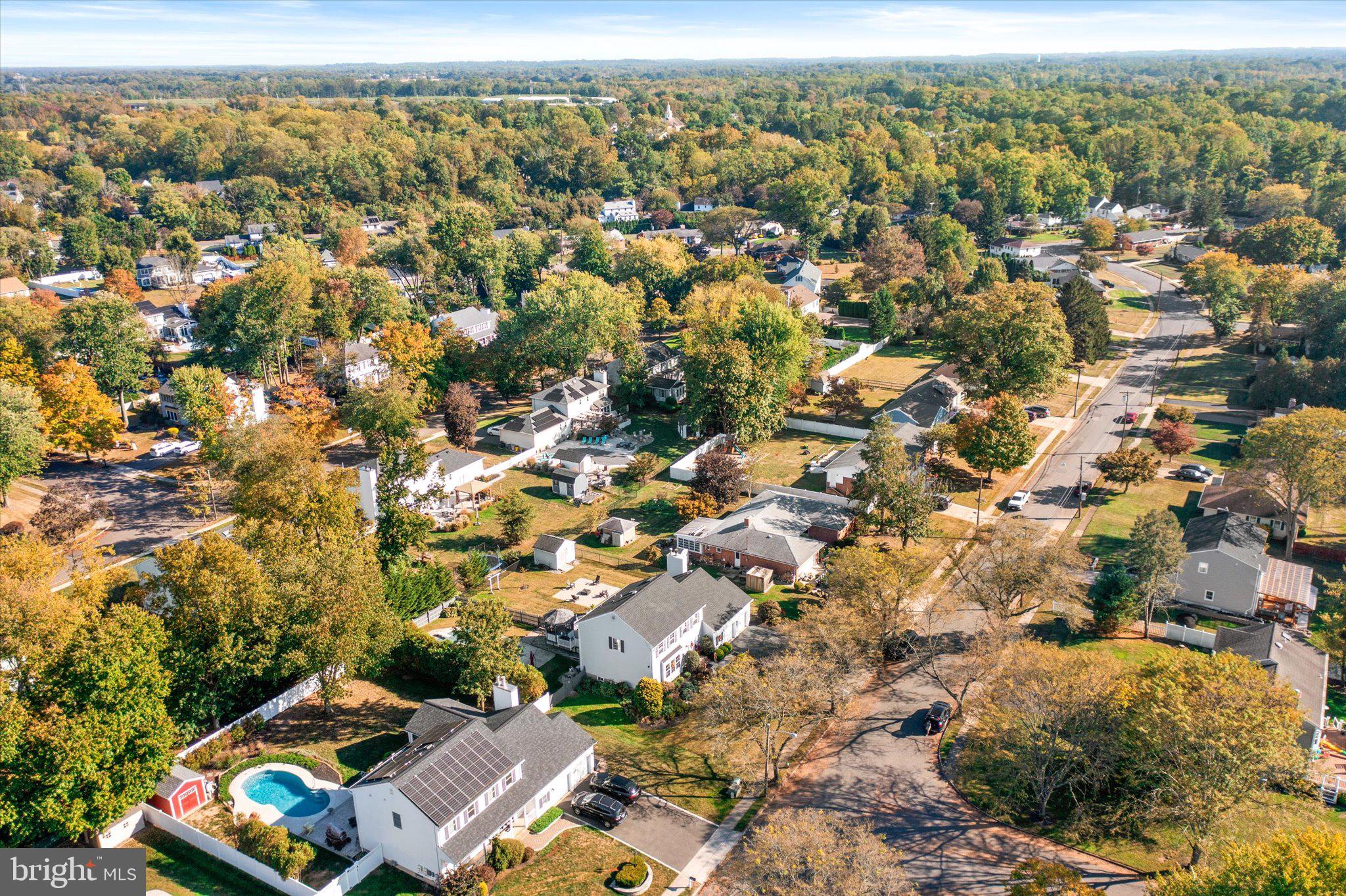 21 VILLAGE DRIVE W