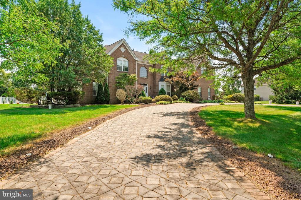 9 Denise Dr