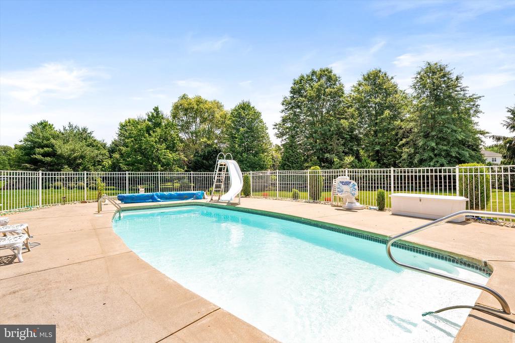 9 Denise Dr