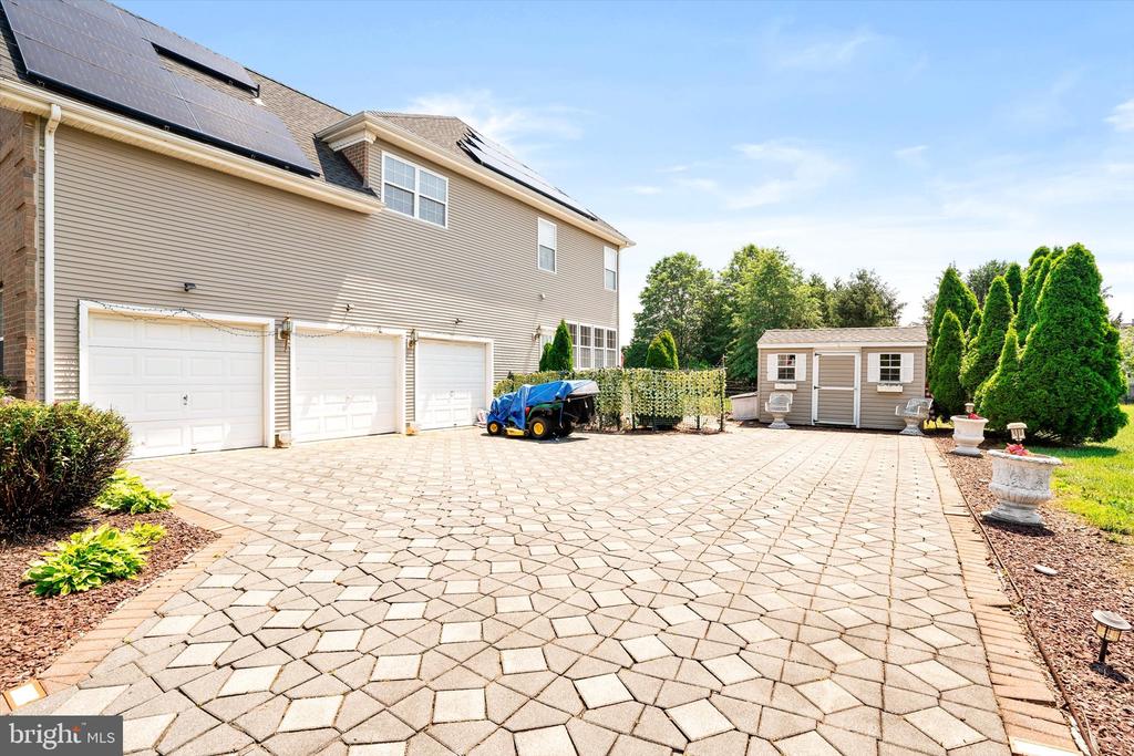 9 Denise Dr