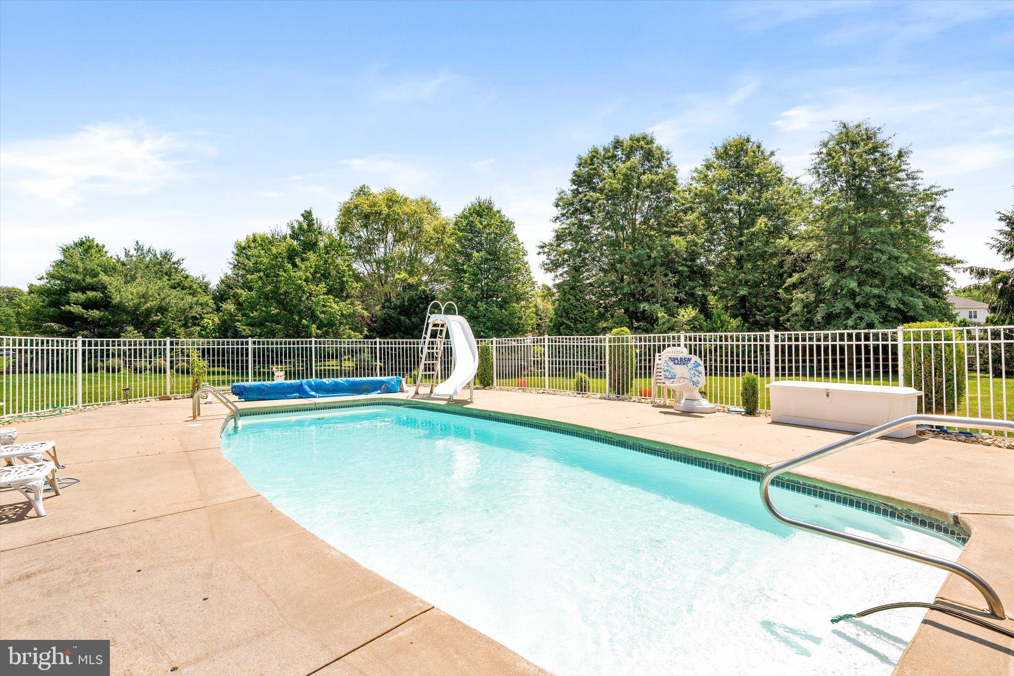 9 Denise Dr