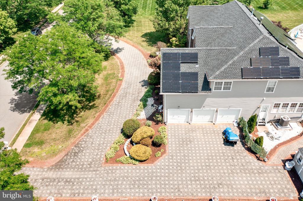 9 Denise Dr
