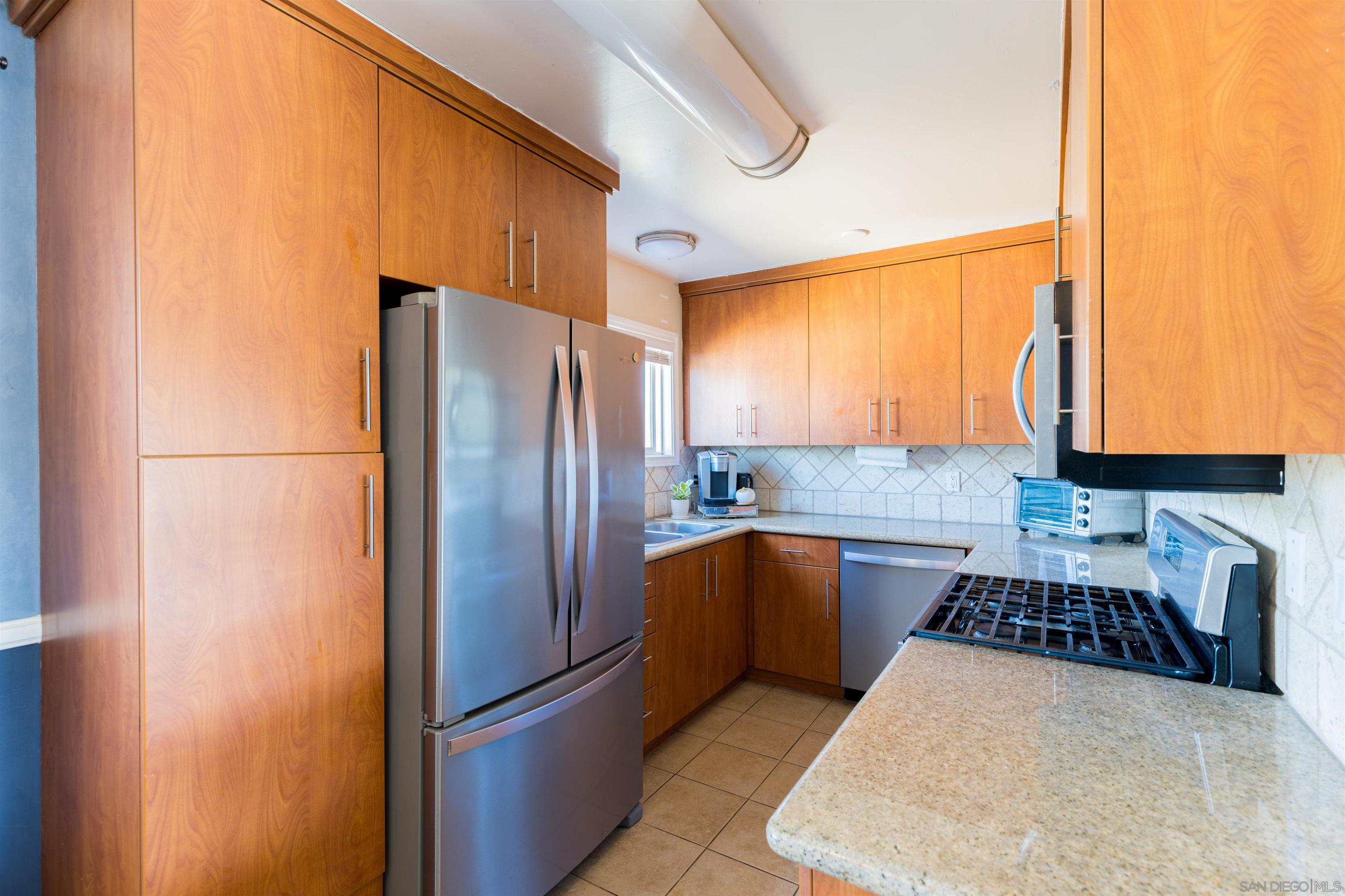 575 7th St Unit: 203