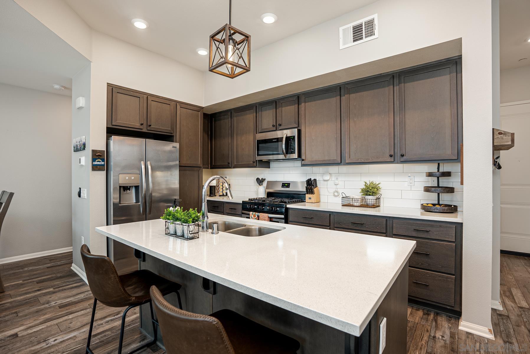 2045 Mindoro Lane Unit: 2