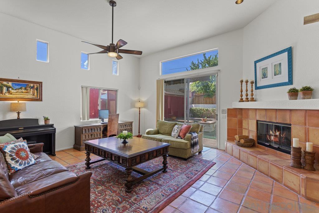 54815 Avenida Vallejo