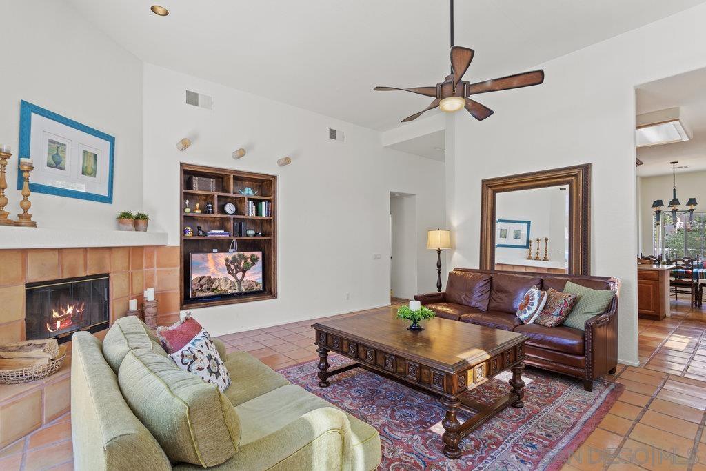 54815 Avenida Vallejo