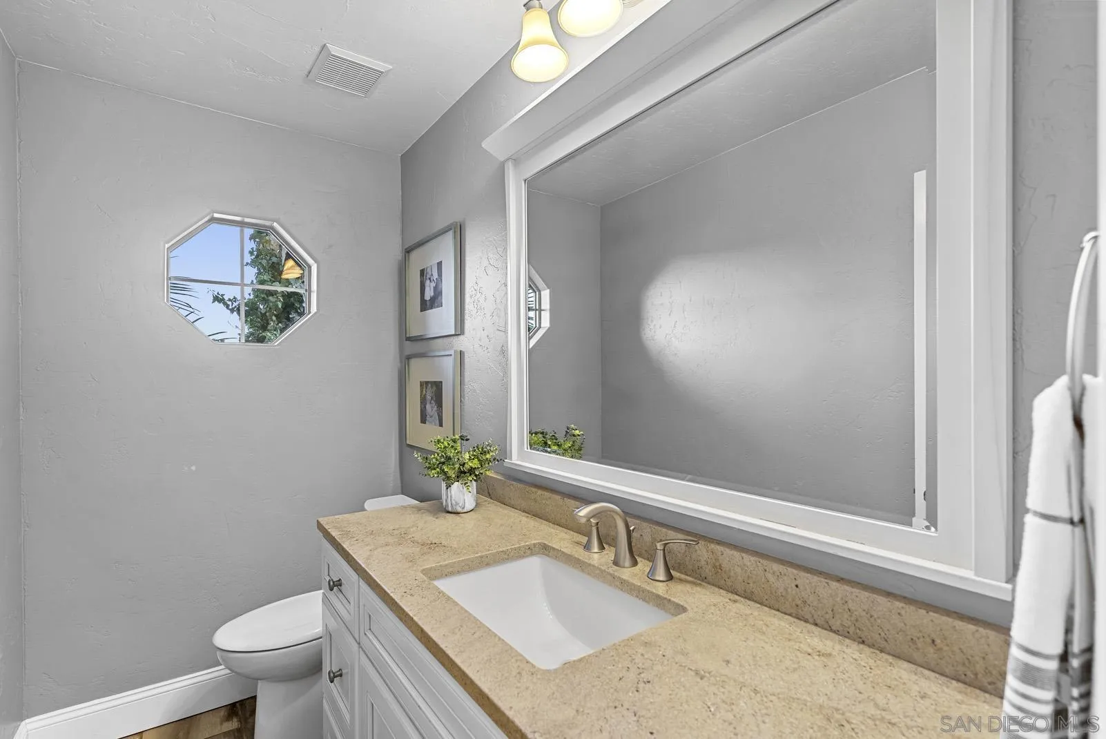 2506 Avenida Ocotillo