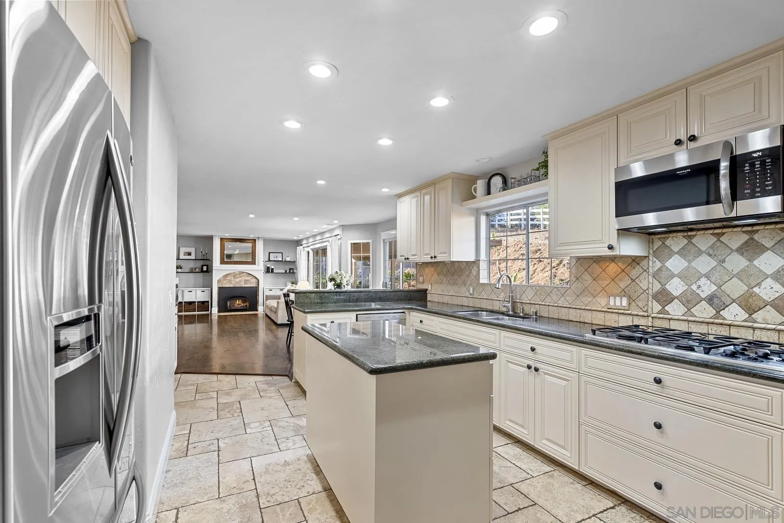 2506 Avenida Ocotillo