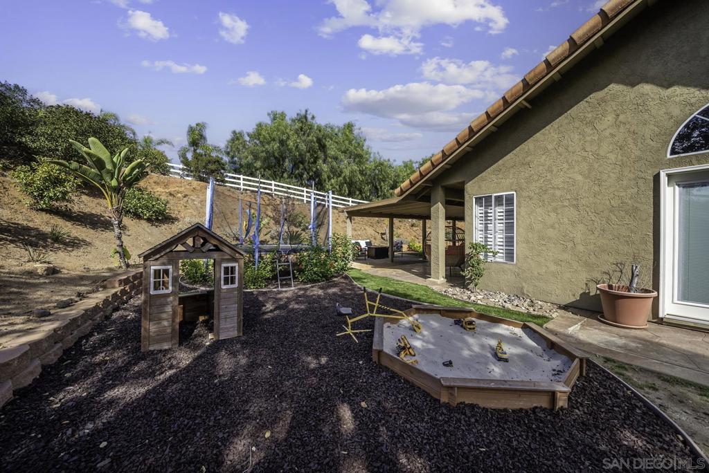 2506 Avenida Ocotillo