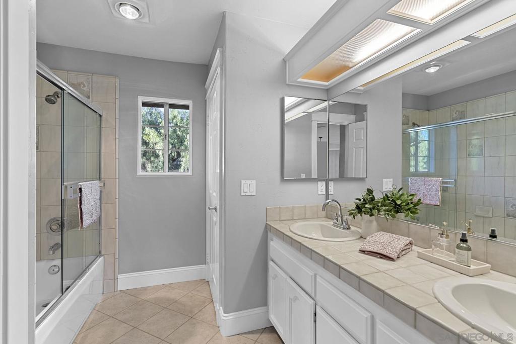 2506 Avenida Ocotillo