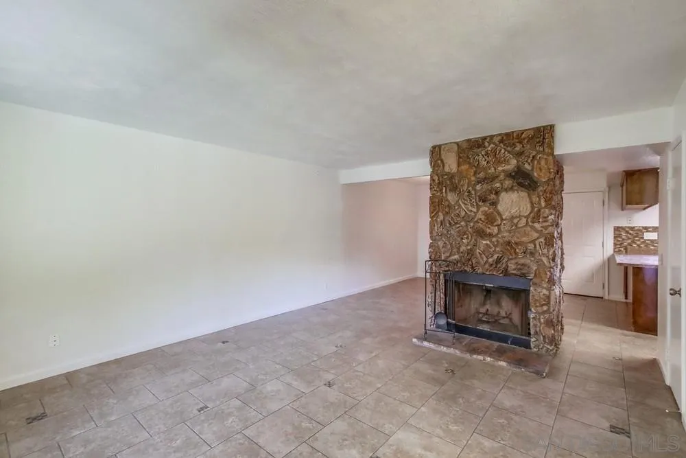 1974 Arnold Way Unit: 7