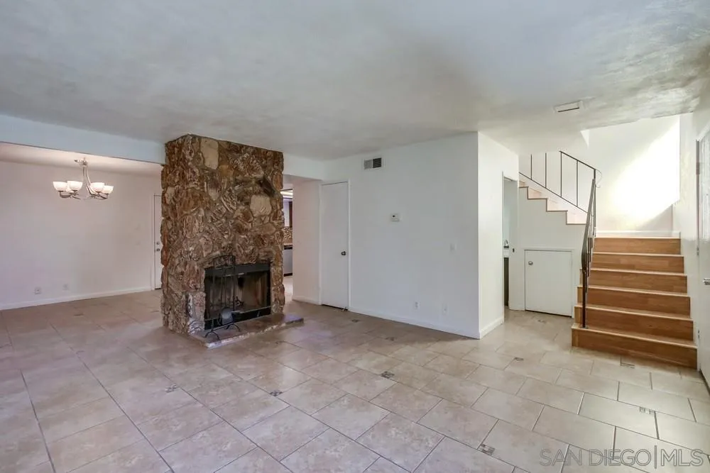 1974 Arnold Way Unit: 7