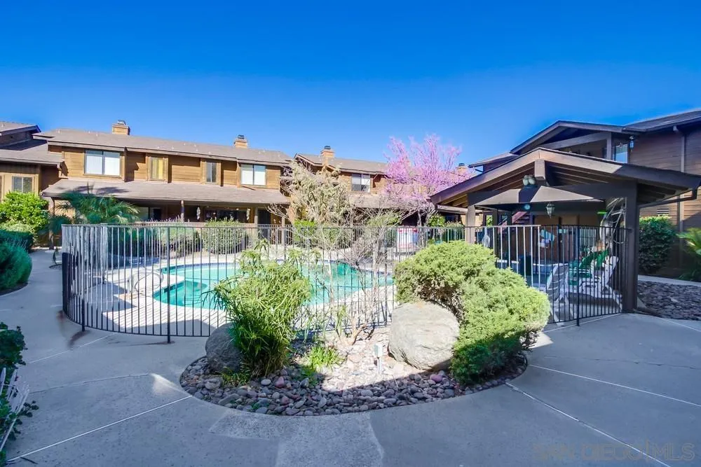 1974 Arnold Way Unit: 7