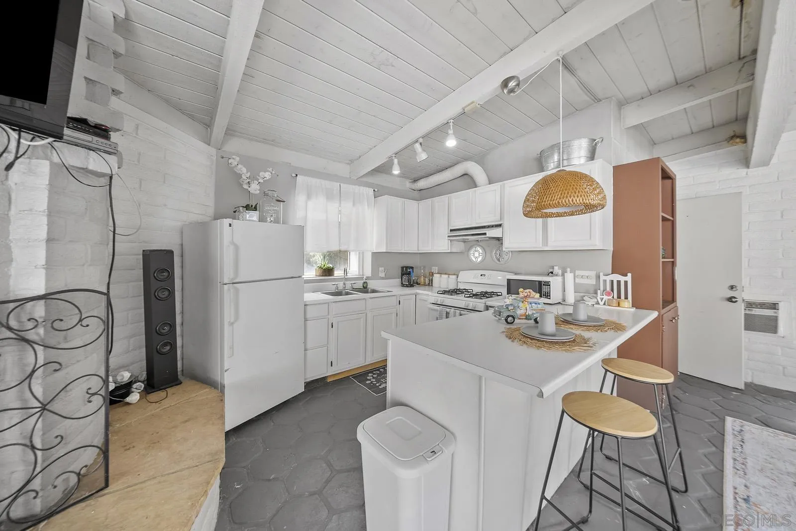 5816 Stallion Oaks Rd