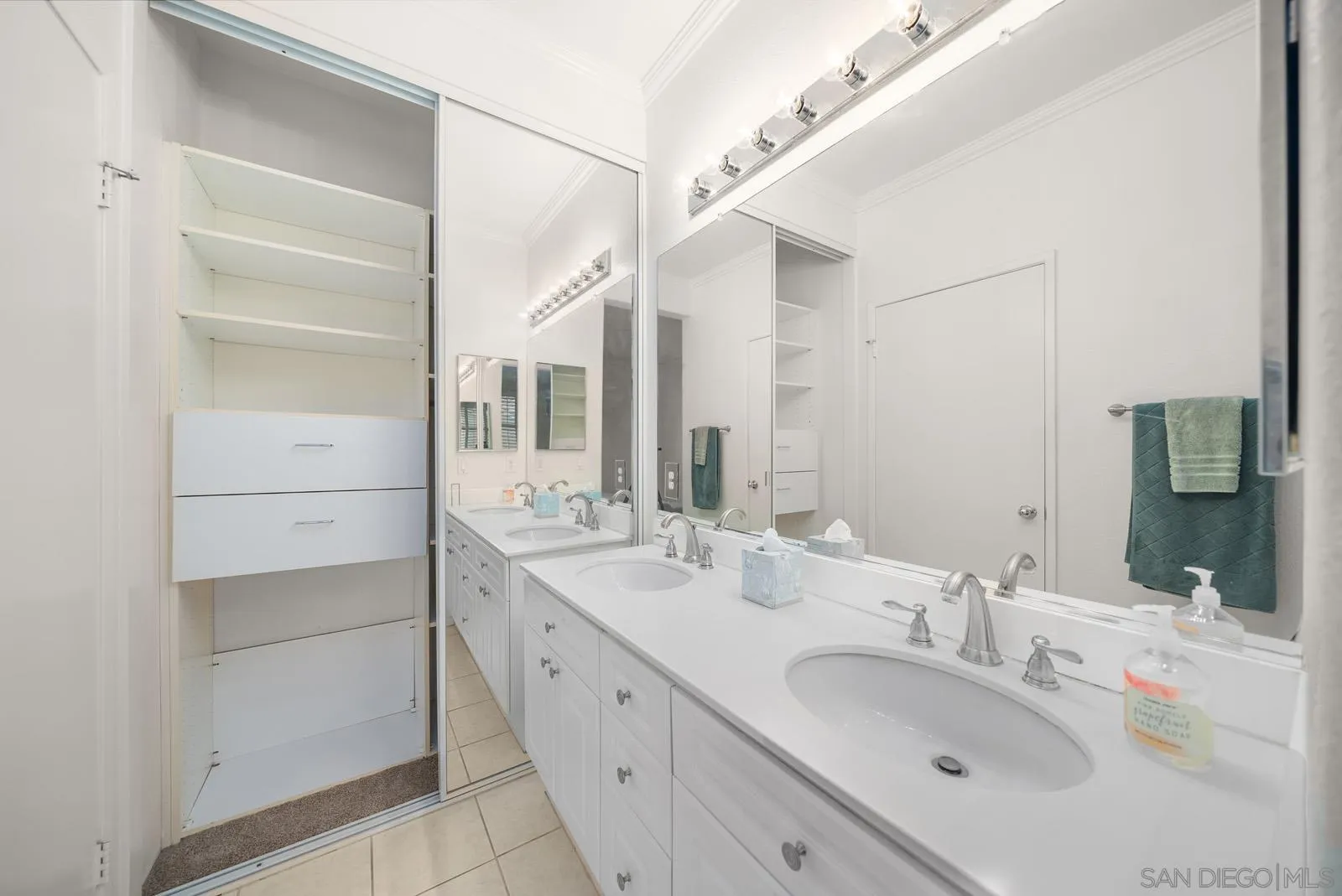 10786 Sabre Hill Dr # 206