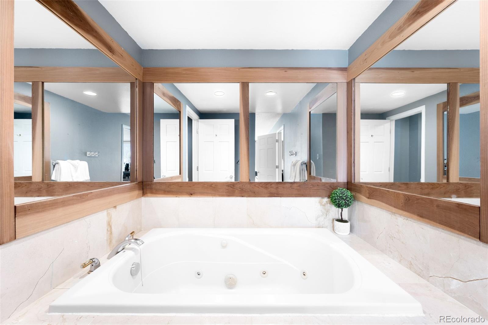 760 Copper Road Unit: F204