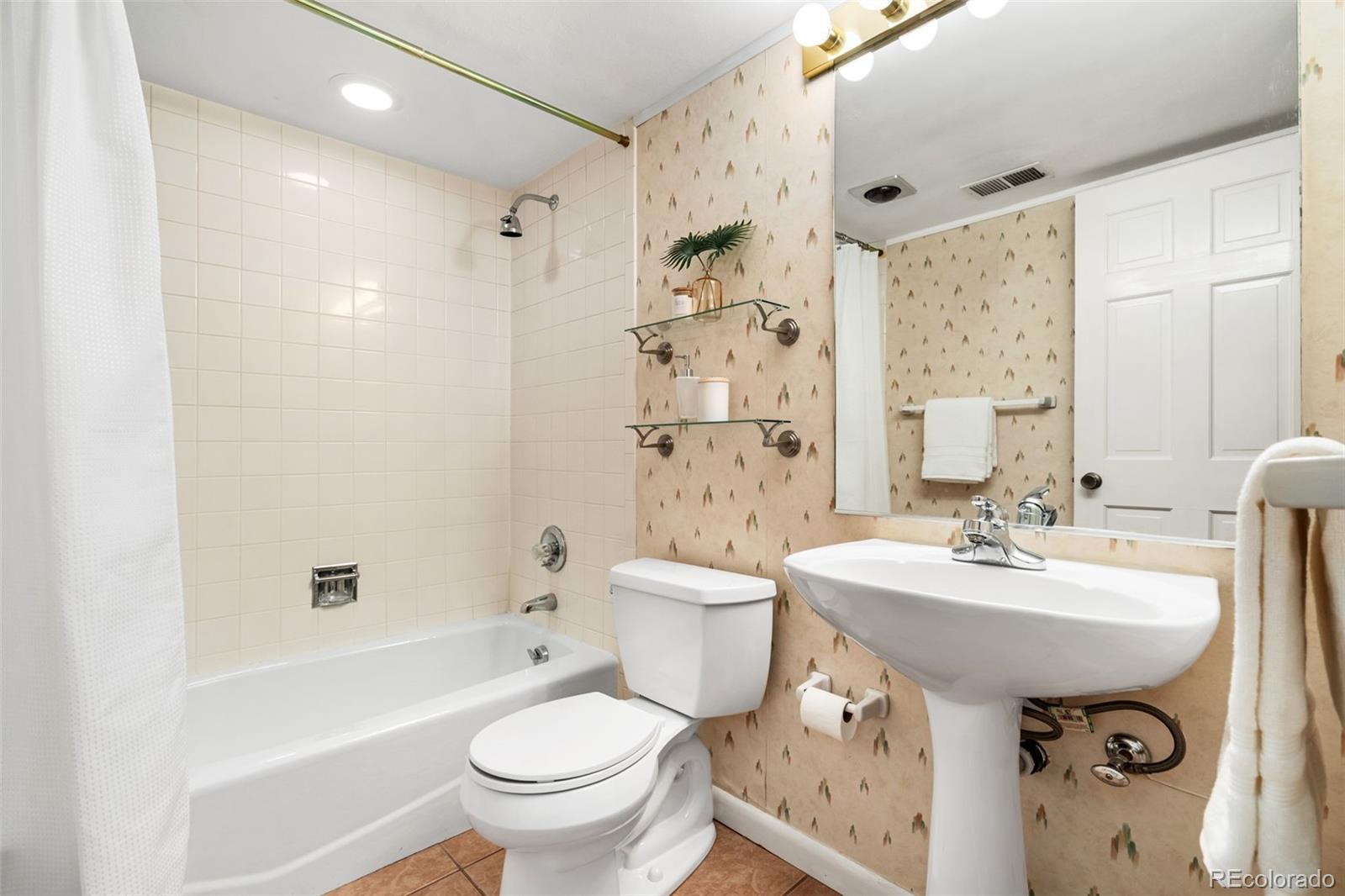 6305 W 6th Avenue Unit: C17