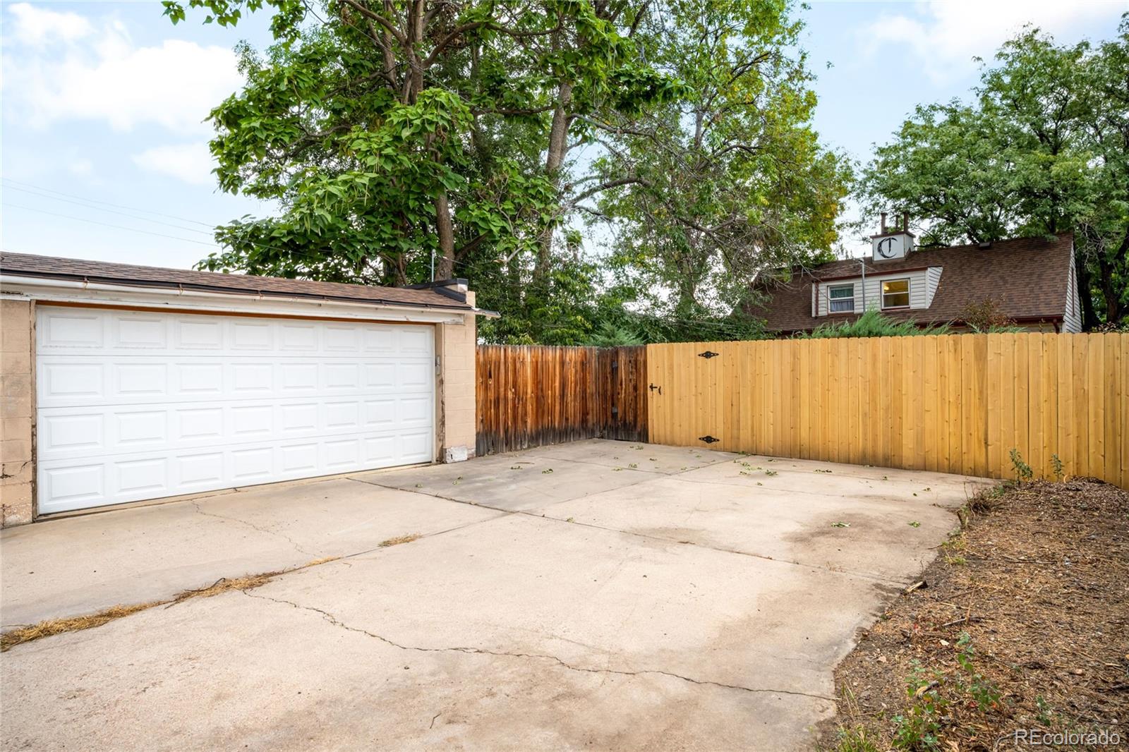 3933 Wyandot Street