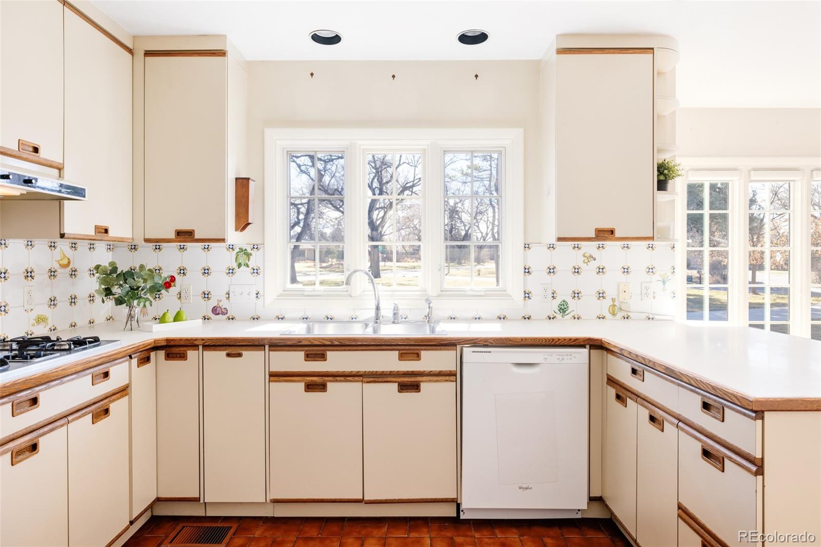 3360 S Columbine Circle