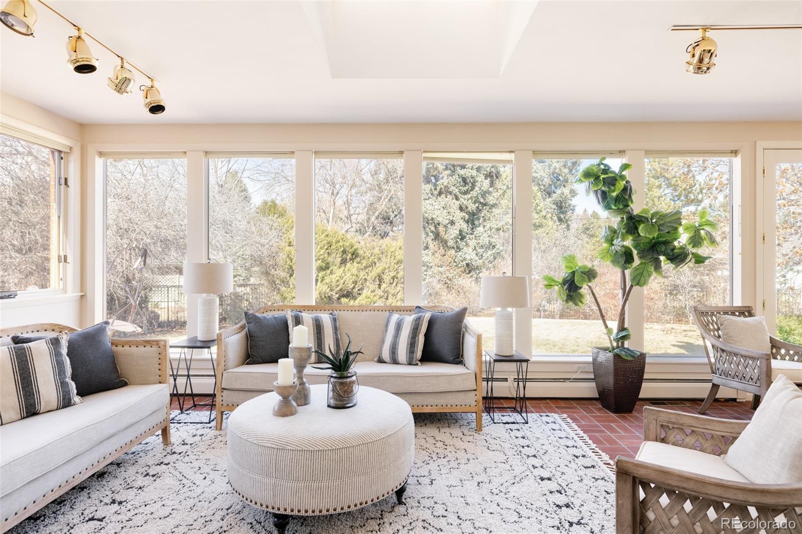 3360 S Columbine Circle