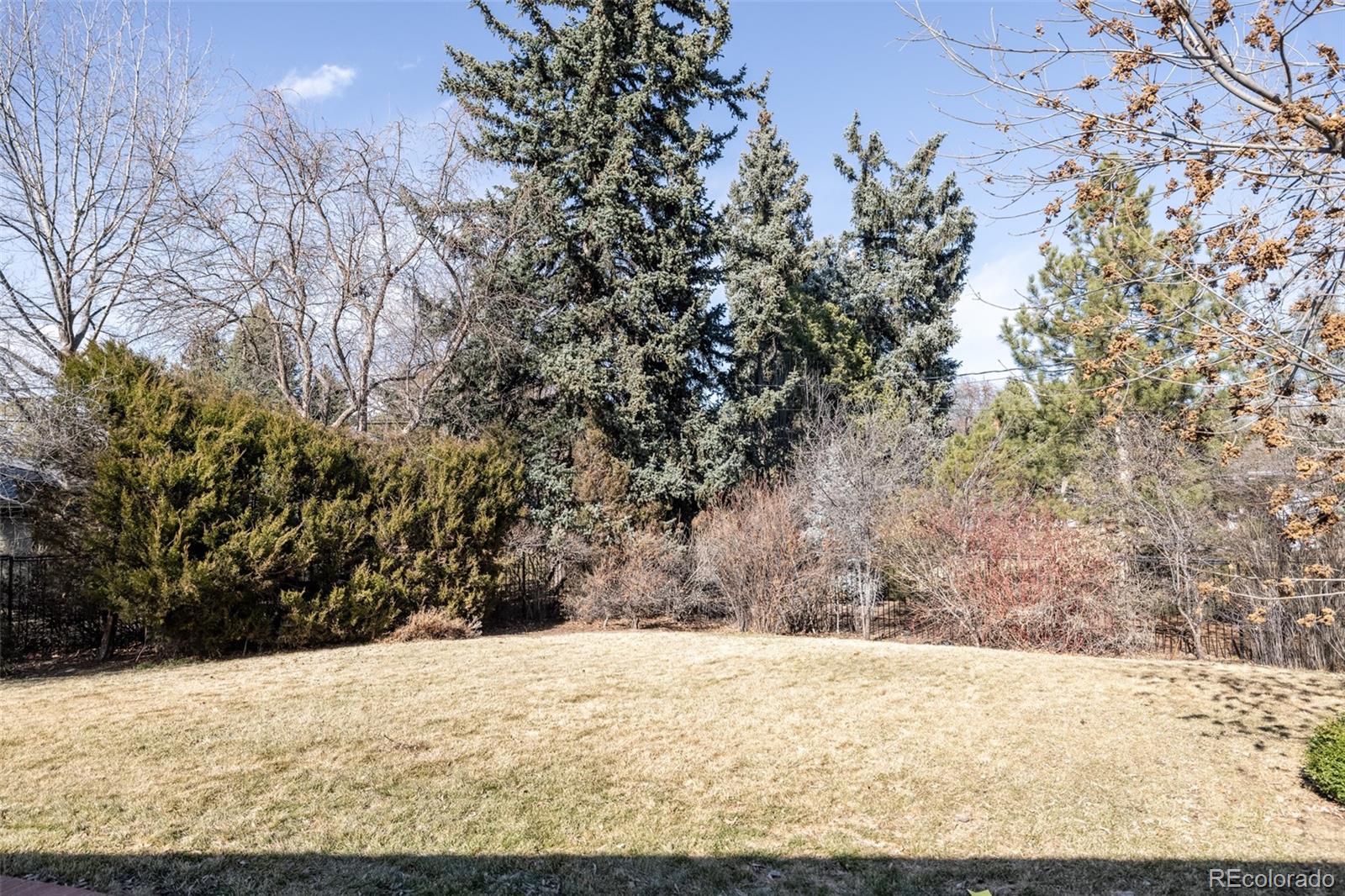 3360 S Columbine Circle