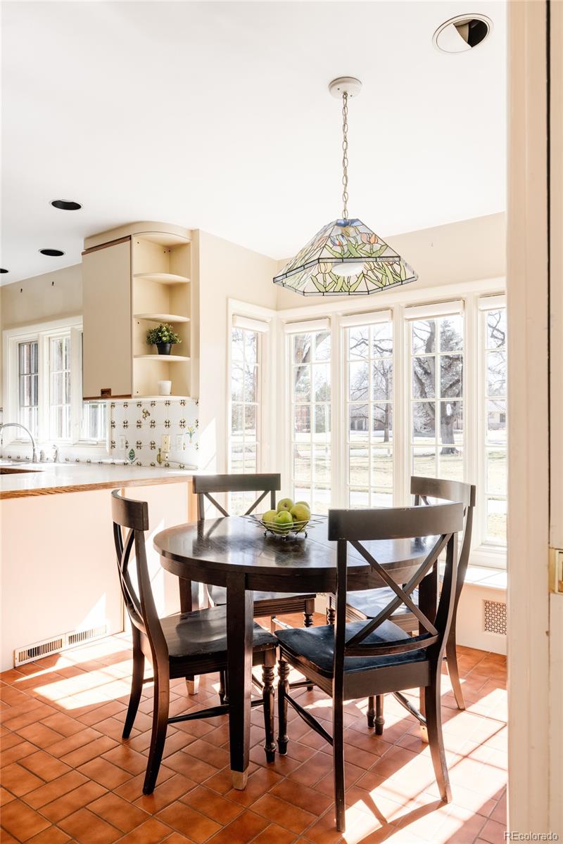 3360 S Columbine Circle