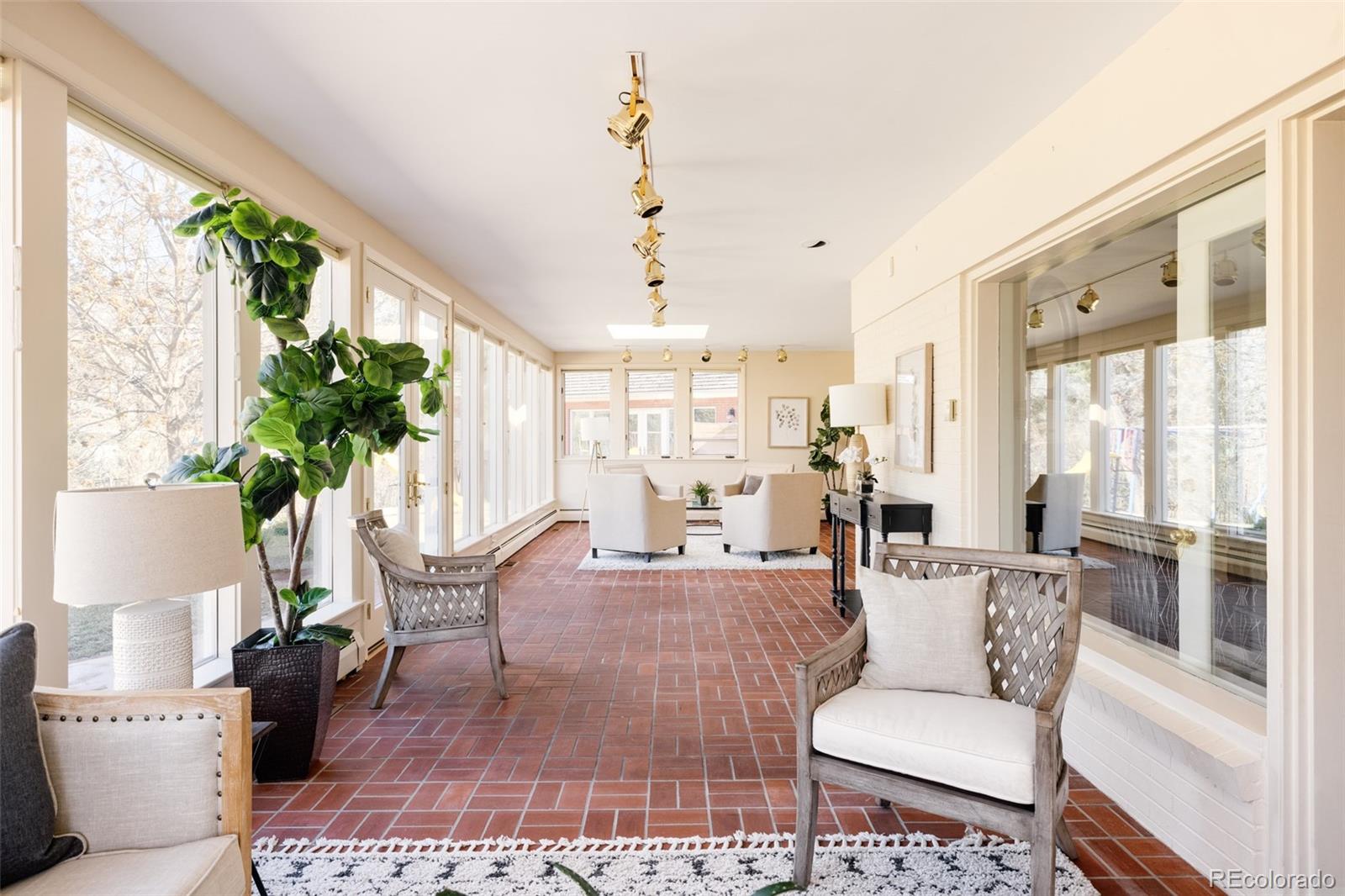 3360 S Columbine Circle
