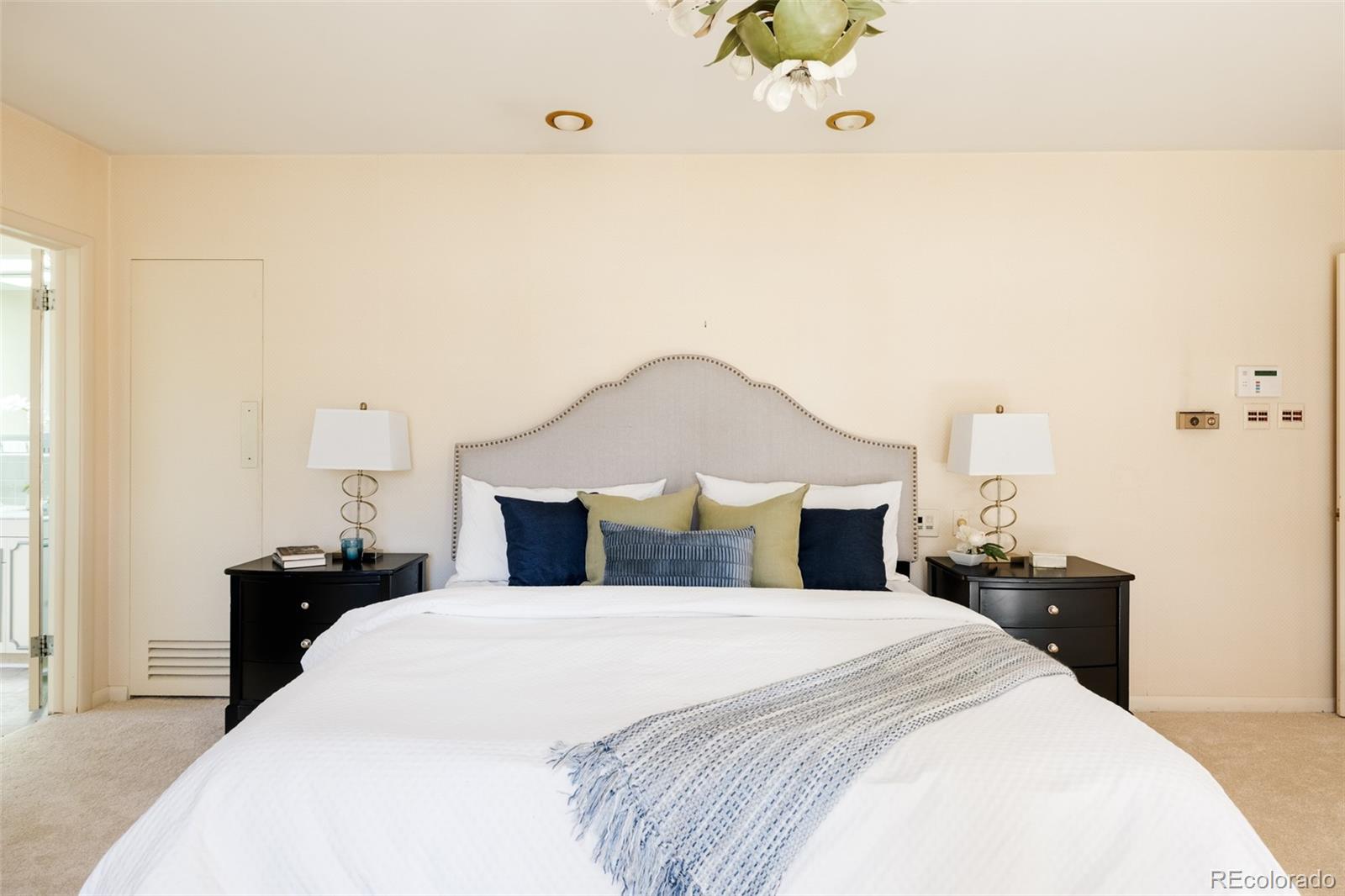3360 S Columbine Circle