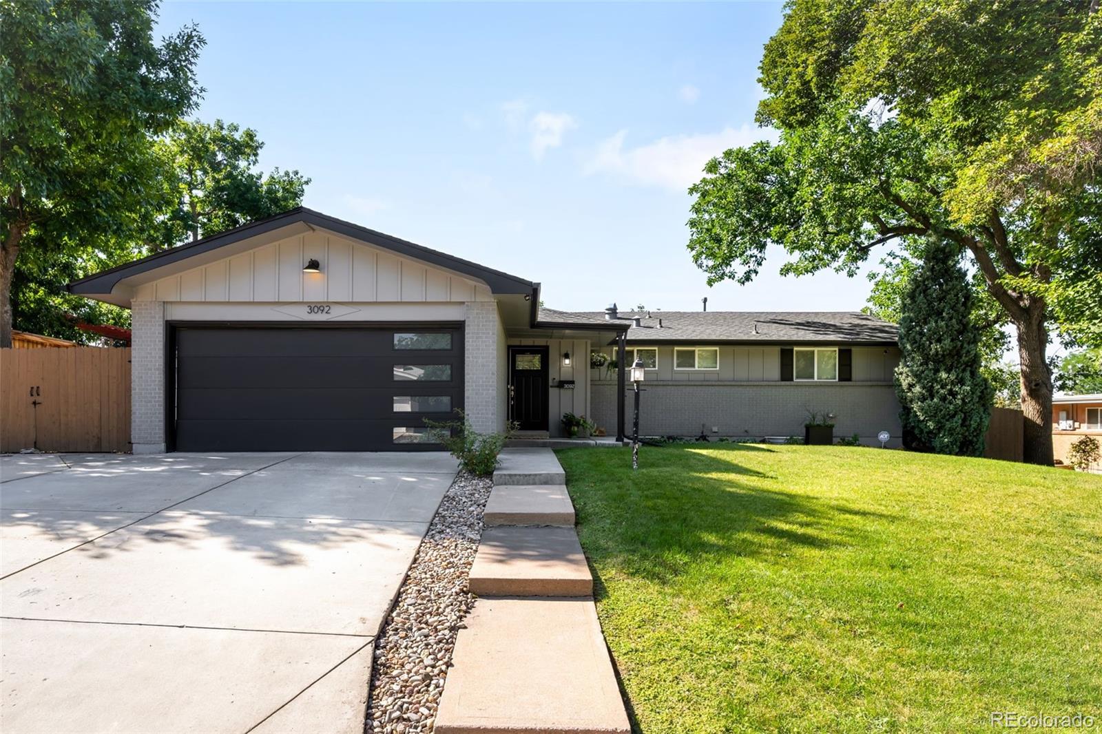 3092 E Weaver Place