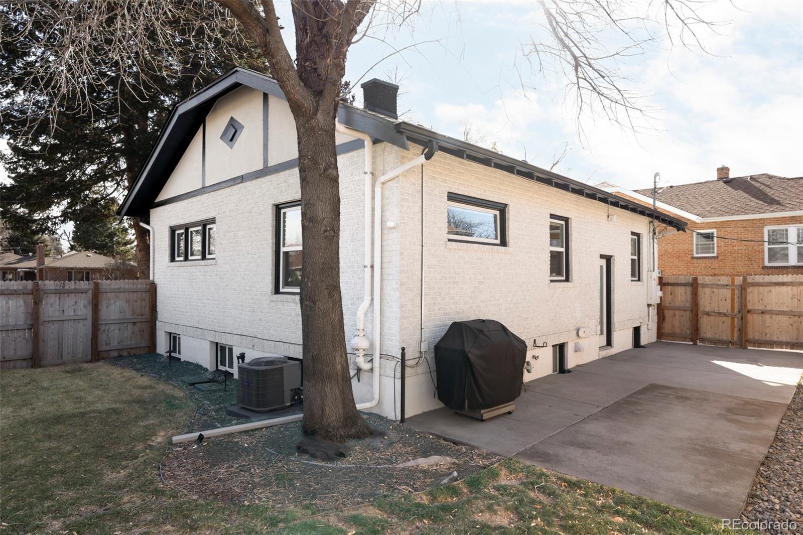 2289 N Glencoe Street