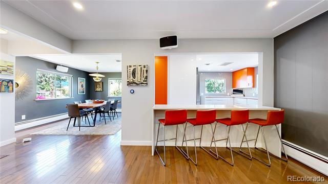 2221 W Moffat Place