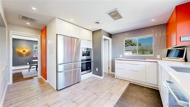 2221 W Moffat Place