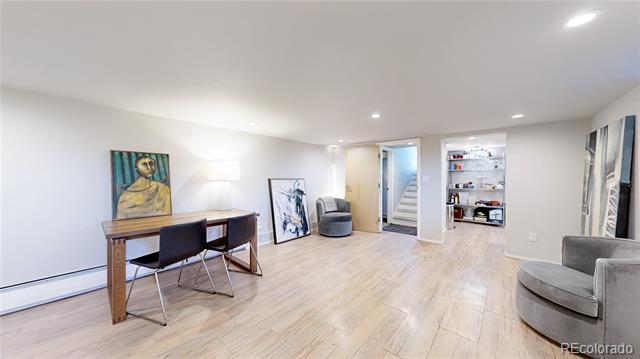 2221 W Moffat Place