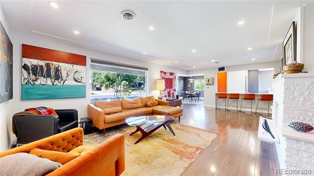 2221 W Moffat Place