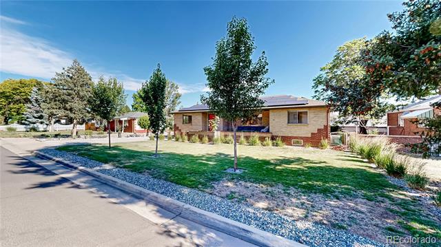 2221 W Moffat Place