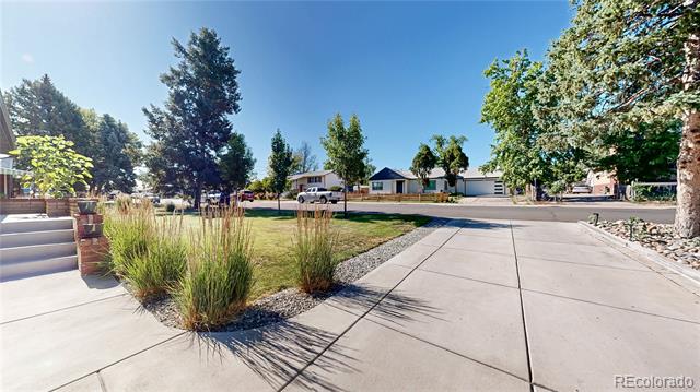 2221 W Moffat Place